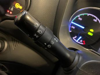 Toyota Yaris 1.5 VVT-h Design E-CVT Euro 6 (s/s) 5dr