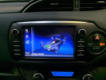 Toyota Yaris 1.5 VVT-h Design E-CVT Euro 6 (s/s) 5dr