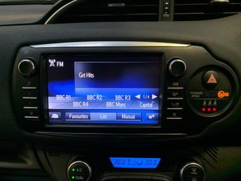 Toyota Yaris 1.5 VVT-h Design E-CVT Euro 6 (s/s) 5dr