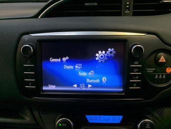 Toyota Yaris 1.5 VVT-h Design E-CVT Euro 6 (s/s) 5dr