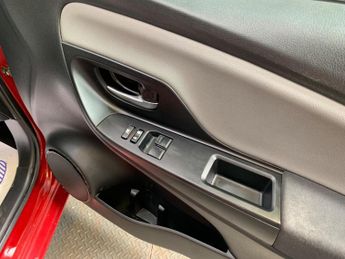 Toyota Yaris 1.5 VVT-h Icon Tech E-CVT Euro 6 (s/s) 5dr