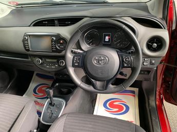 Toyota Yaris 1.5 VVT-h Icon Tech E-CVT Euro 6 (s/s) 5dr