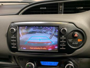Toyota Yaris 1.5 VVT-h Icon Tech E-CVT Euro 6 (s/s) 5dr