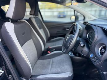 Toyota Yaris 1.5 VVT-h Y20 Bi-tone E-CVT Euro 6 (s/s) 5dr