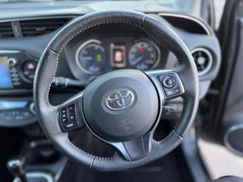 Toyota Yaris 1.5 VVT-h Y20 Bi-tone E-CVT Euro 6 (s/s) 5dr