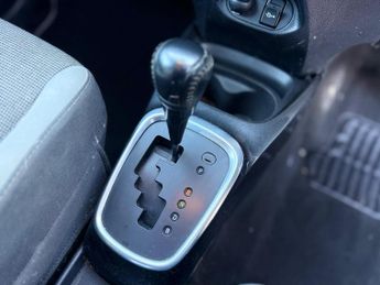 Toyota Yaris 1.5 VVT-h Y20 Bi-tone E-CVT Euro 6 (s/s) 5dr