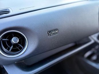 Toyota Yaris 1.5 VVT-h Y20 Bi-tone E-CVT Euro 6 (s/s) 5dr