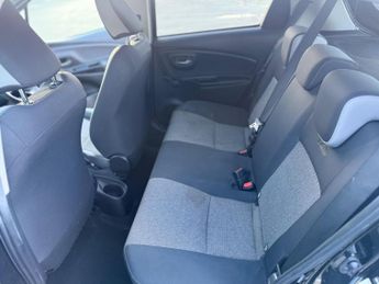 Toyota Yaris 1.5 VVT-h Y20 Bi-tone E-CVT Euro 6 (s/s) 5dr