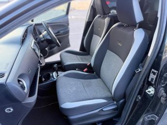 Toyota Yaris 1.5 VVT-h Y20 Bi-tone E-CVT Euro 6 (s/s) 5dr