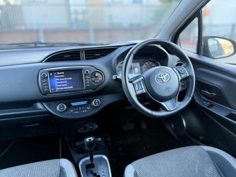 Toyota Yaris 1.5 VVT-h Y20 Bi-tone E-CVT Euro 6 (s/s) 5dr