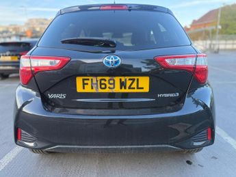 Toyota Yaris 1.5 VVT-h Y20 Bi-tone E-CVT Euro 6 (s/s) 5dr