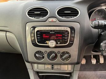 Ford Focus 1.6 Titanium 5dr