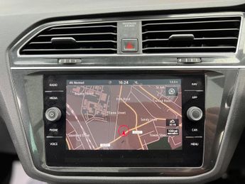 Volkswagen Tiguan 2.0 TSI R-Line DSG 4Motion Euro 6 (s/s) 5dr