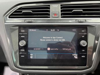 Volkswagen Tiguan 2.0 TSI R-Line DSG 4Motion Euro 6 (s/s) 5dr