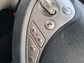 Nissan Leaf 30kWh Black Edition Hatchback 5dr Electric Auto (109 bhp)