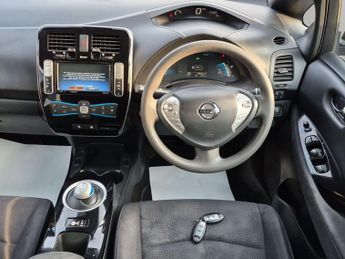 Nissan Leaf 30kWh Black Edition Hatchback 5dr Electric Auto (109 bhp)