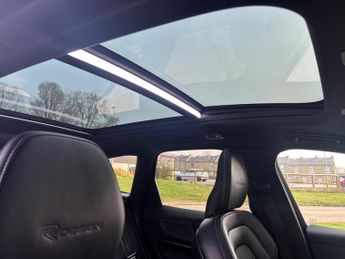 Volvo XC60 2.0 D5 PowerPulse R-Design Pro Auto AWD Euro 6 (s/s) 5dr