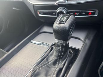 Volvo XC60 2.0 D5 PowerPulse R-Design Pro Auto AWD Euro 6 (s/s) 5dr