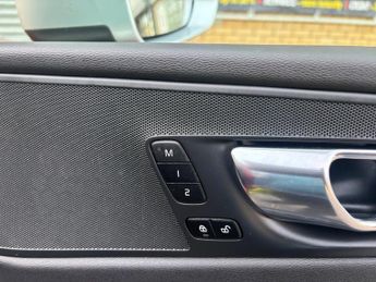 Volvo XC60 2.0 D5 PowerPulse R-Design Pro Auto AWD Euro 6 (s/s) 5dr