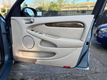 Jaguar X-Type 2.1 V6 SE 4dr