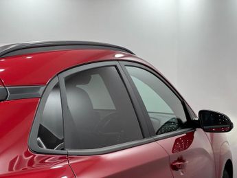 Hyundai KONA 64kWh Premium Auto 5dr (10.5kW Charger)