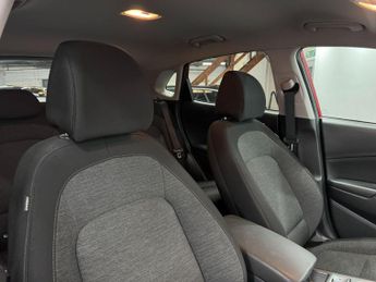 Hyundai KONA 64kWh Premium Auto 5dr (10.5kW Charger)