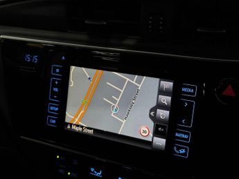 Toyota Auris 1.8 VVT-h Design CVT Euro 6 (s/s) 5dr