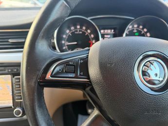 Skoda Superb 2.0 TDI Elegance DSG Euro 5 (s/s) 5dr