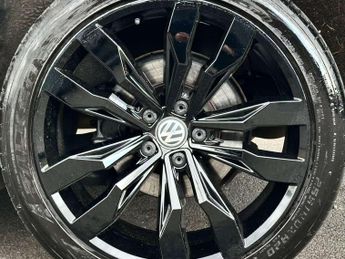 Volkswagen TIGUAN 2.0 Tiguan R-Line Tech TDI 4Motion Semi-Auto 4WD 5dr