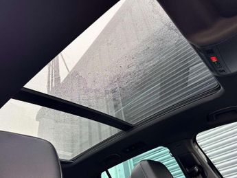 Volkswagen TIGUAN 2.0 Tiguan R-Line Tech TDI 4Motion Semi-Auto 4WD 5dr