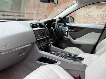 Jaguar F-PACE 2.0 D180 Portfolio Auto AWD Euro 6 (s/s) 5dr