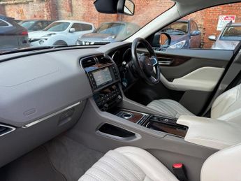 Jaguar F-PACE 2.0 D180 Portfolio Auto AWD Euro 6 (s/s) 5dr