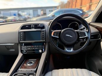 Jaguar F-PACE 2.0 D180 Portfolio Auto AWD Euro 6 (s/s) 5dr