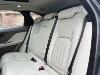 Jaguar F-PACE 2.0 D180 Portfolio Auto AWD Euro 6 (s/s) 5dr