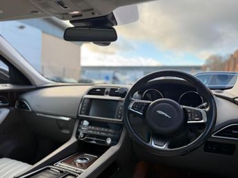 Jaguar F-PACE 2.0 D180 Portfolio Auto AWD Euro 6 (s/s) 5dr