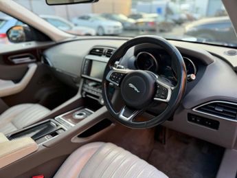 Jaguar F-PACE 2.0 D180 Portfolio Auto AWD Euro 6 (s/s) 5dr