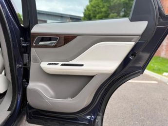 Jaguar F-PACE 2.0 D180 Portfolio Auto AWD Euro 6 (s/s) 5dr