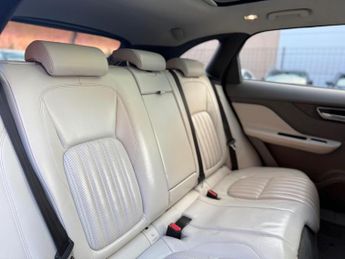 Jaguar F-PACE 2.0 D180 Portfolio Auto AWD Euro 6 (s/s) 5dr