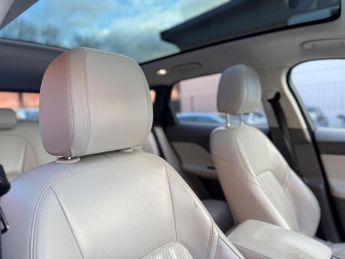 Jaguar F-PACE 2.0 D180 Portfolio Auto AWD Euro 6 (s/s) 5dr