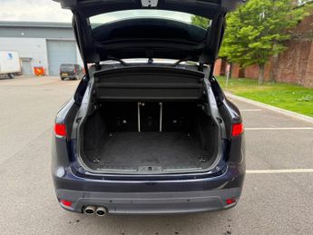 Jaguar F-PACE 2.0 D180 Portfolio Auto AWD Euro 6 (s/s) 5dr