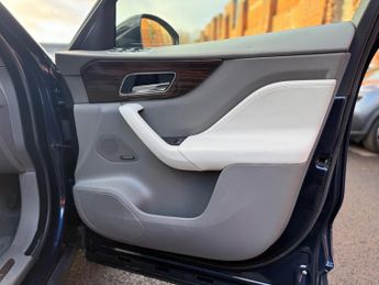 Jaguar F-PACE 2.0 D180 Portfolio Auto AWD Euro 6 (s/s) 5dr