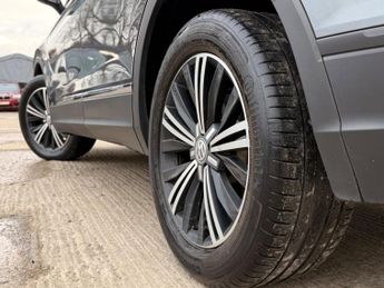 Volkswagen Tiguan 2.0 TDI BlueMotion Tech SE Navigation DSG 4Motion Euro 6 (s/s) 5