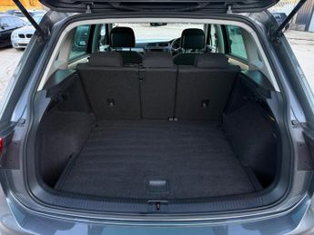 Volkswagen Tiguan 2.0 TDI BlueMotion Tech SE Navigation DSG 4Motion Euro 6 (s/s) 5