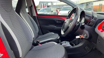 Toyota AYGO 1.0 VVT-i x-trend Funroof x-shift Euro 6 5dr