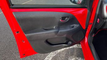 Toyota AYGO 1.0 VVT-i x-trend Funroof x-shift Euro 6 5dr