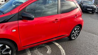 Toyota AYGO 1.0 VVT-i x-trend Funroof x-shift Euro 6 5dr