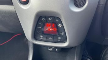 Toyota AYGO 1.0 VVT-i x-trend Funroof x-shift Euro 6 5dr