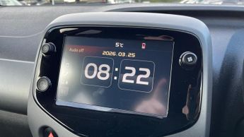 Toyota AYGO 1.0 VVT-i x-trend Funroof x-shift Euro 6 5dr