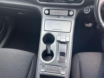 Hyundai KONA 64kWh Premium SUV 5dr Electric Auto (10.5kW Charger) (204 ps)