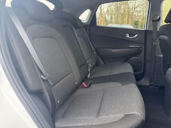 Hyundai KONA 64kWh Premium SUV 5dr Electric Auto (10.5kW Charger) (204 ps)